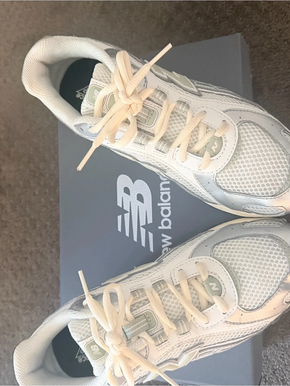 New Balance 204L Unisex in Grey Green